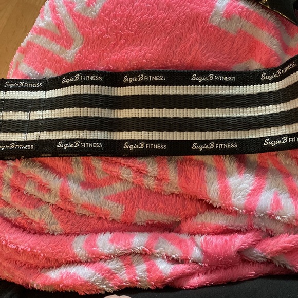 Suzie B Glute Band Leopard - Picture 9 of 9